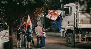 Протестующие на проспекте Руставели. Фото: Levan Zazadze / inradio.tv ინრადიო