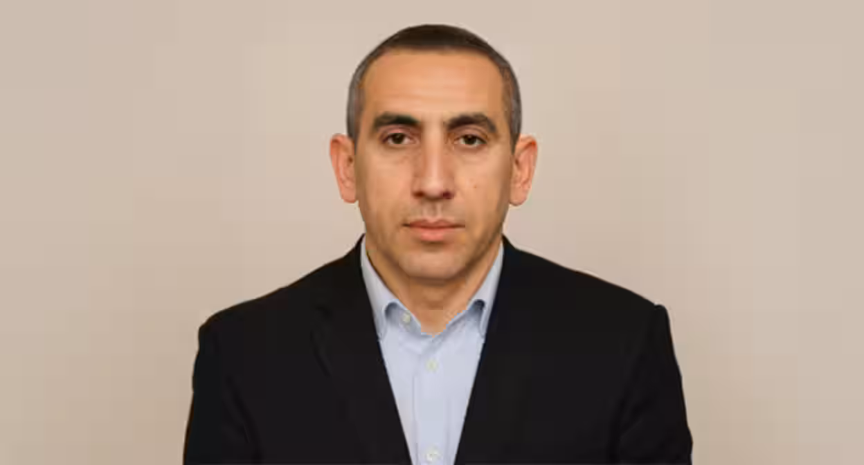 Эльмир Садыгов. Фото: https://www.meydan.tv/ru/article/arestovan-dyadya-blogera-turala-sadygly/ Эльмир Садыгов. Фото: https://www.meydan.tv/ru/article/arestovan-dyadya-blogera-turala-sadygly/