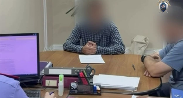 Задержанный после гибели туристки из Ижевска. 13 августа 2026 г. Фото: Западное межрегиональное следственное управление на транспорте СК России Задержанный после гибели туристки из Ижевска. 13 августа 2026 г. Фото: Западное межрегиональное следственное управление на транспорте СК России