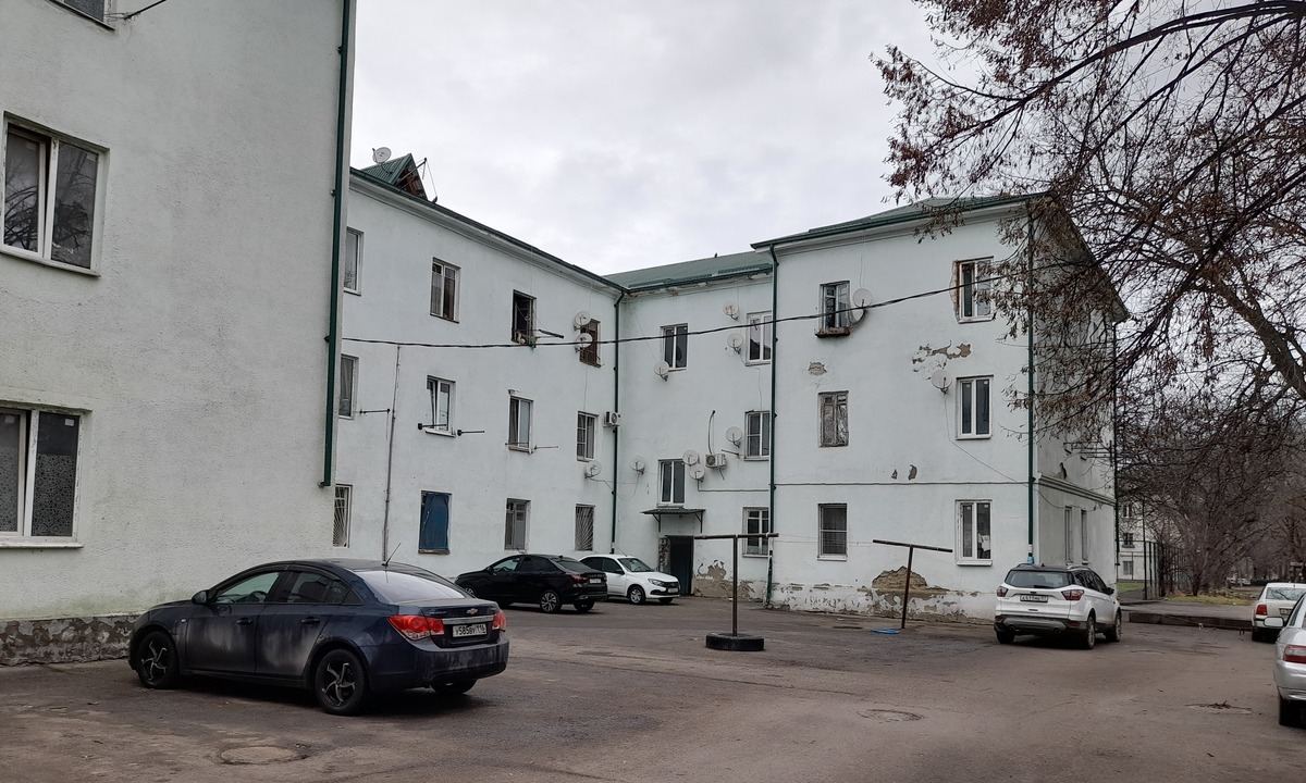 Здание аварийного общежития в Нальчике. Фото "Кавказского узла" Здание аварийного общежития в Нальчике. Фото "Кавказского узла"