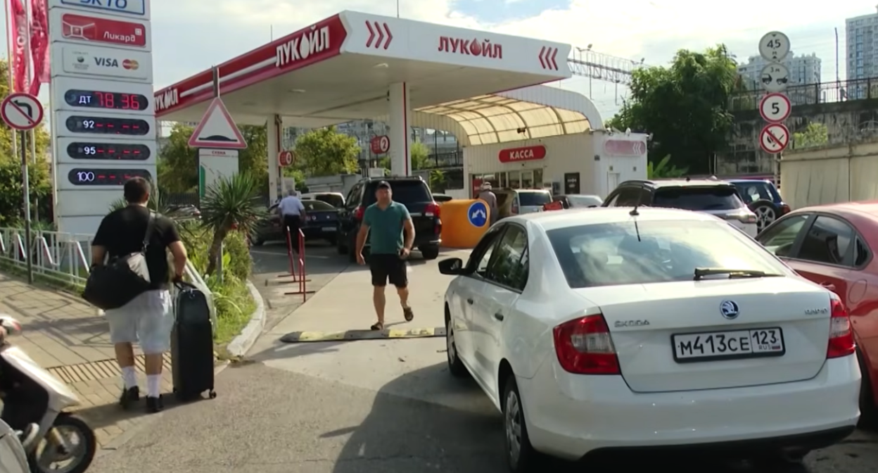 АЗС "Лукойл" на улице Горького. Фото предоставлено "Кавказскому узлу" жителем Сочи.