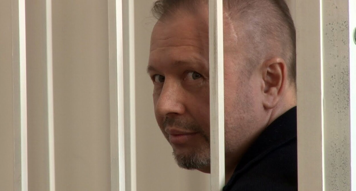 Алексей Зверев. Кадр видео "Высота 102"https://www.youtube.com/watch?v=FZrKlCJjMqk Алексей Зверев. Кадр видео "Высота 102"https://www.youtube.com/watch?v=FZrKlCJjMqk