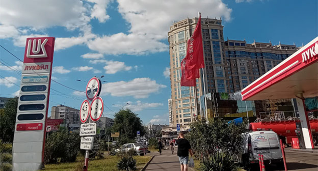 Заправка на Кубани. Фото Людмилы Сакс, Юга.ру