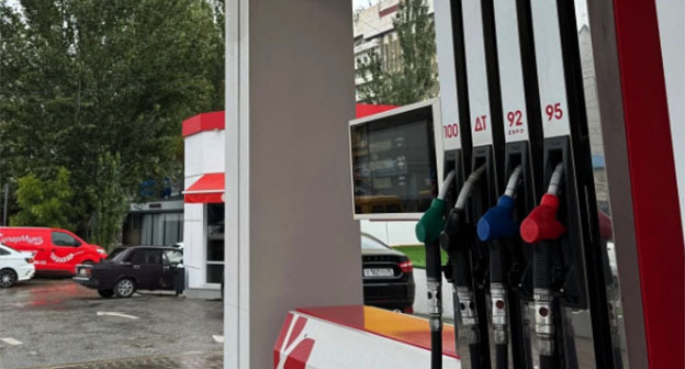 Заправка в Дагестане. Фото: РИА Дагестан https://riadagestan.ru/news/economy/v_dagestane_vladeltsy_azs_obyasnili_tsenoobrazovanie_1_litra_benzina
