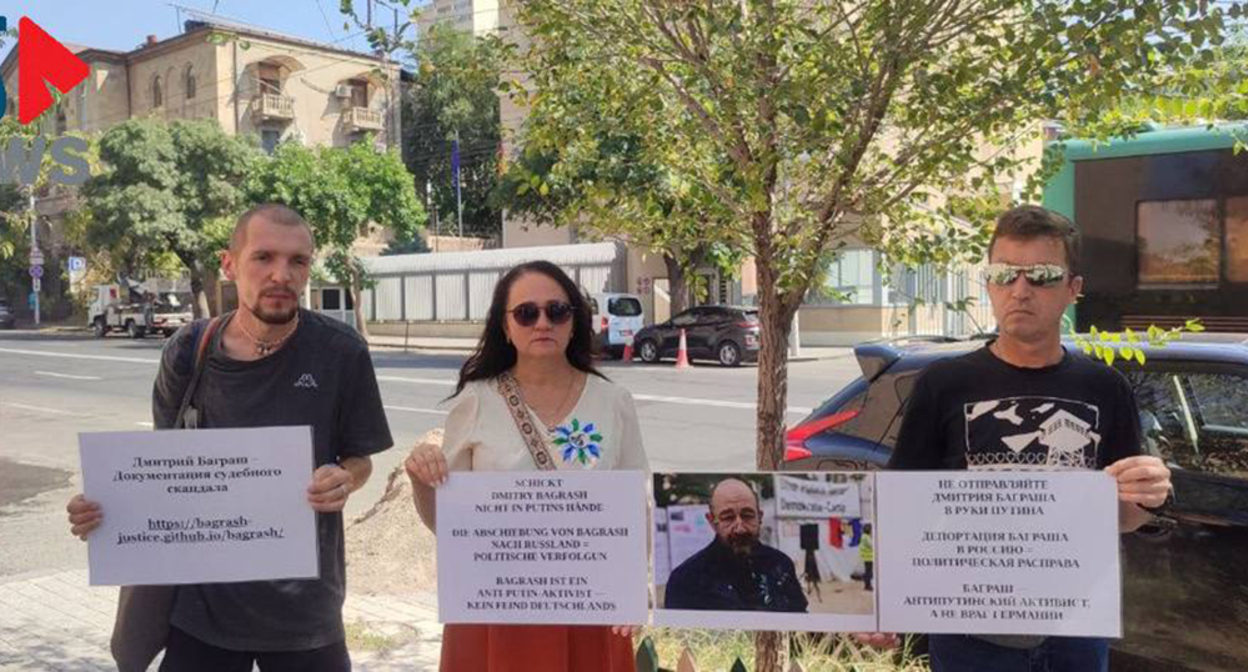 Участники пикета в Ереване. Скриншот публикации https://t.me/rusnews/90890 Участники пикета в Ереване. Скриншот публикации https://t.me/rusnews/90890