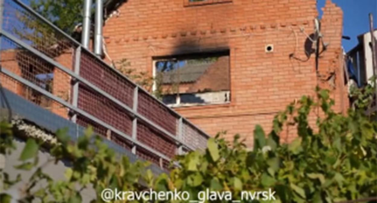 Многоэтажный дом, пострадавший после атаки БПЛА в Новороссийске. 9 сентября 2026 г. Скриншот видео https://t.me/kravchenko_glava_nvrsk/16932 Многоэтажный дом, пострадавший после атаки БПЛА в Новороссийске. 9 сентября 2026 г. Скриншот видео https://t.me/kravchenko_glava_nvrsk/16932