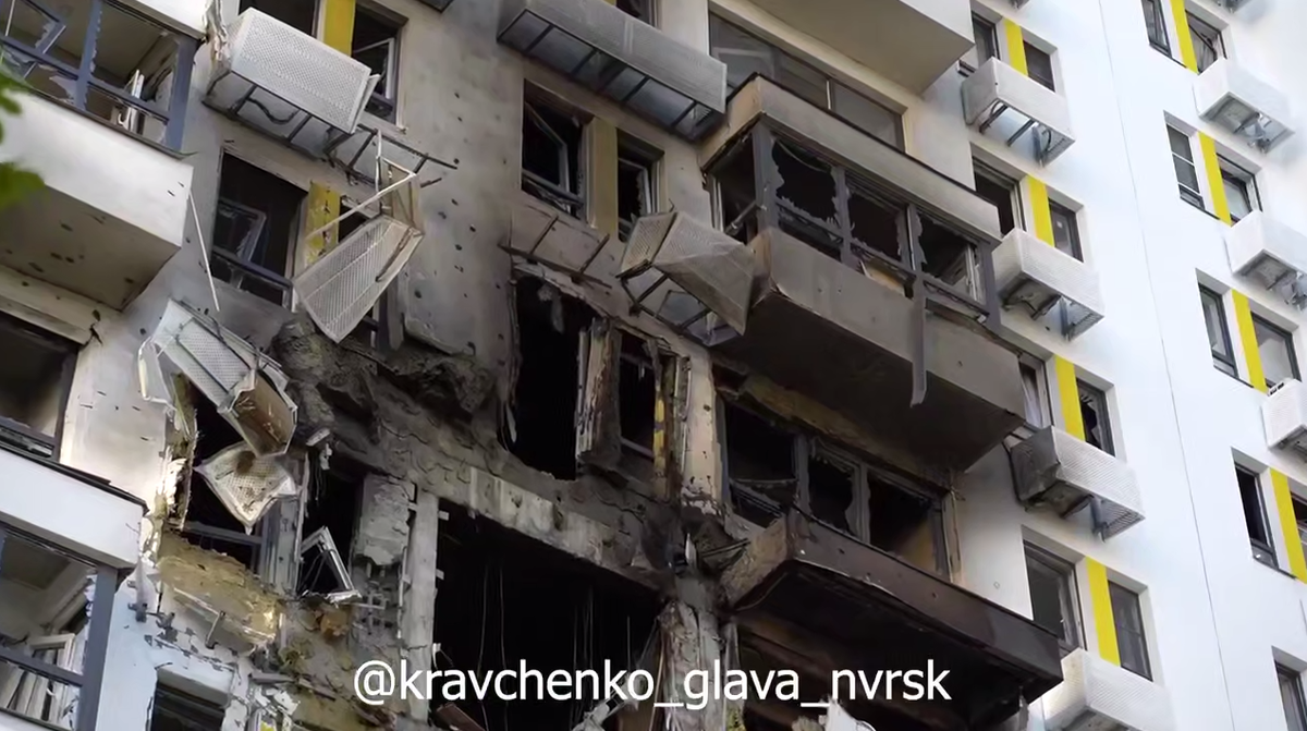 Многоэтажный дом, пострадавший после атаки БПЛА в Новороссийске. 9 сентября 2026 г. Скриншот видео https://t.me/kravchenko_glava_nvrsk/16932" Многоэтажный дом, пострадавший после атаки БПЛА в Новороссийске. 9 сентября 2026 г. Скриншот видео https://t.me/kravchenko_glava_nvrsk/16932"