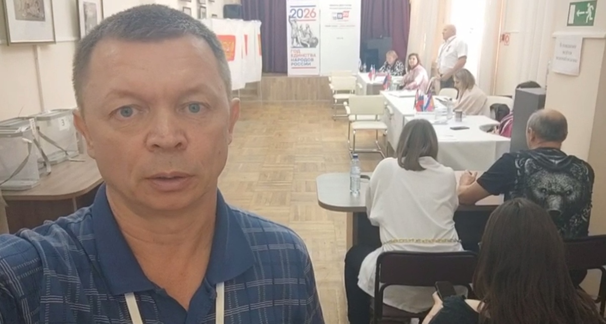 Виталий Черкасов сообщает о возможных нарушениях на участке № 2014. Краснодар, 20 сентября 2026 года. Кадр видео Виталия Черкасова https://t.me/AZBUKA_GOROZHANINA/3298 Виталий Черкасов сообщает о возможных нарушениях на участке № 2014. Краснодар, 20 сентября 2026 года. Кадр видео Виталия Черкасова https://t.me/AZBUKA_GOROZHANINA/3298