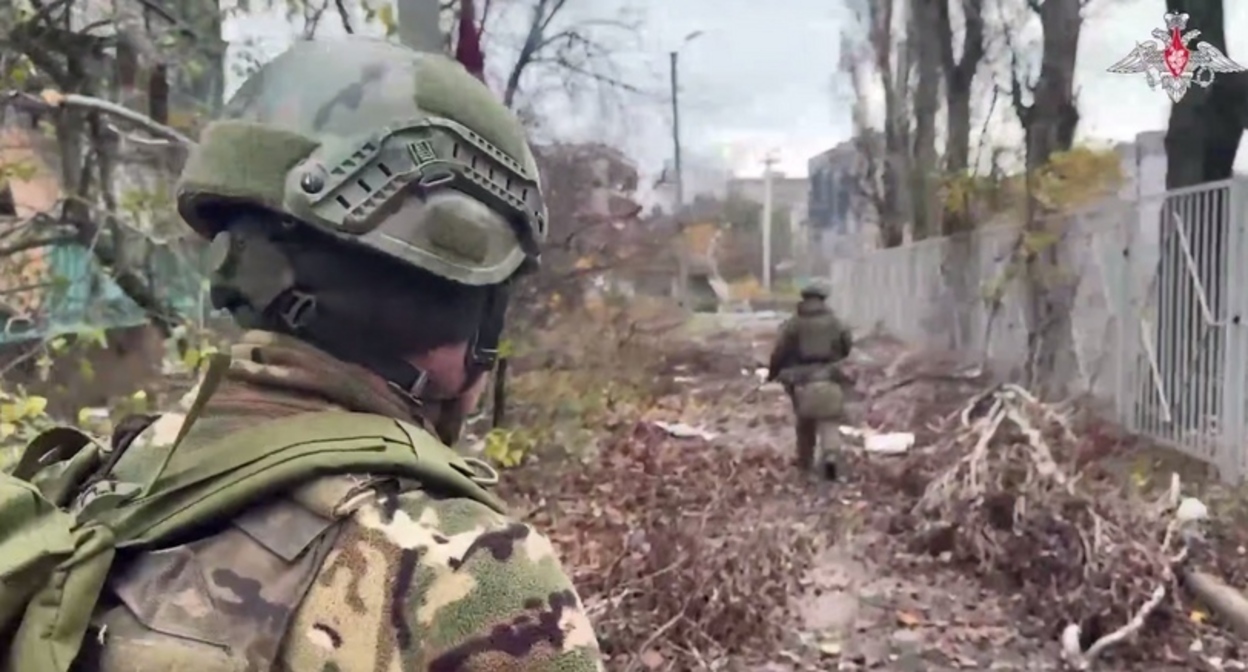 Российские военные в зоне боевых действий. Кадр видео Минобороны https://t.me/mod_russia/58925