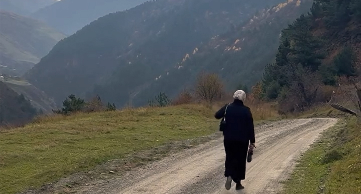 Хадижат Магомедова. Кадр из видео https://www.instagram.com/p/DezcBsEorBN (деятельность компании Meta (владеет Facebook, Instagram и WhatsApp) запрещена в России)