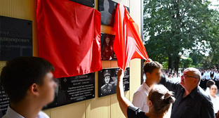 Открытие мемориальной доски в лицее №4 в Ейске. Фото: https://yeisk.info/all-news/v-litsee-4-ejska-otkryli-memorialnye-doski-v-pamyat-o-pogibshih-uchastnikah-svo.html