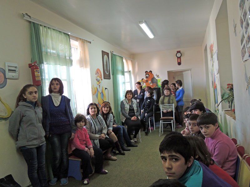 Работники и дети дома-интерната. Работники и дети дома-интерната.