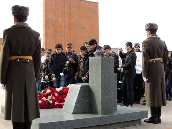 На Мемориальном комплексе. г.Степанакерт. На Мемориальном комплексе. г.Степанакерт.