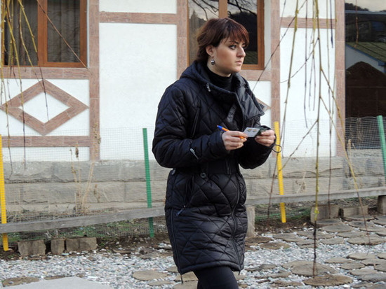 зам. директора «Гандзасар Тура» Мери Айрапетян на территории. зам. директора «Гандзасар Тура» Мери Айрапетян на территории.