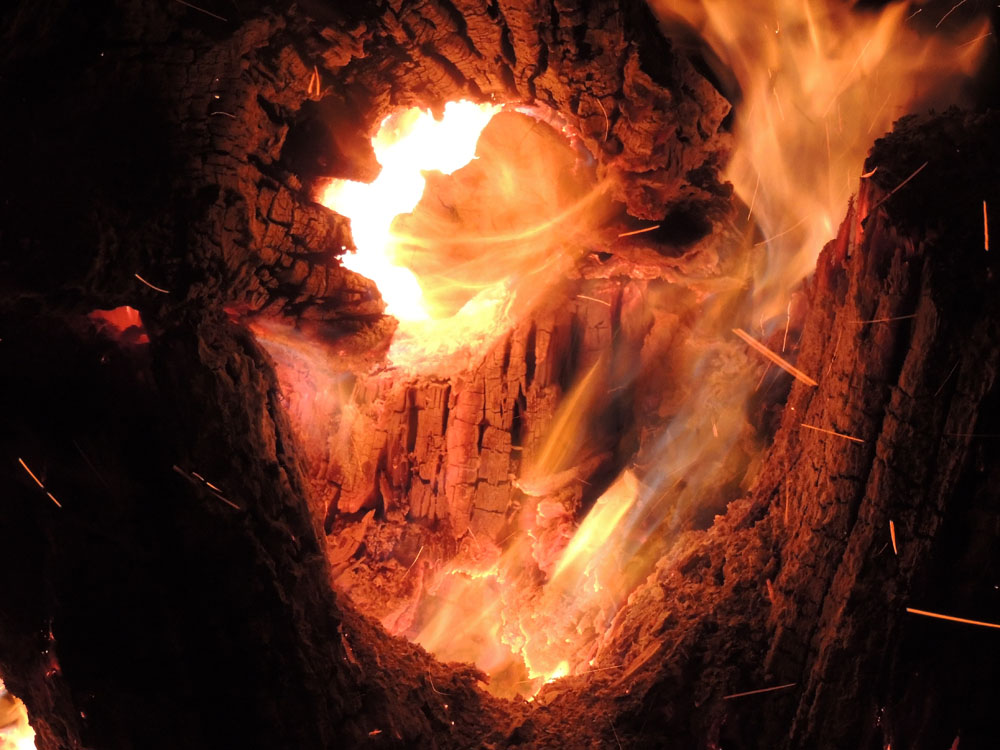 У каждого костра есть свой "глаз". У каждого костра есть свой "глаз".