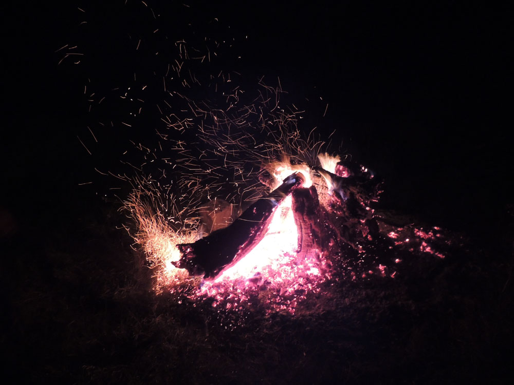 Черно-белый снимок оОгня. Черно-белый снимок оОгня.