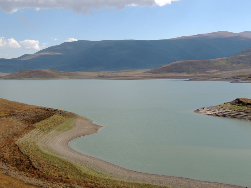 Искусственное водохранилище.