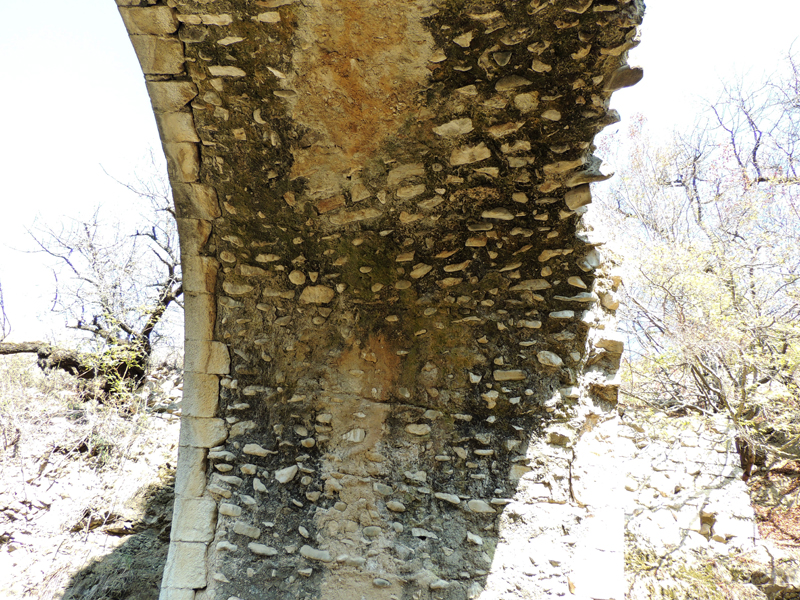 Мост Тадеоса. 1840г. с.Карашен. Внутрення кладка моста Мост Тадеоса. 1840г. с.Карашен. Внутрення кладка моста