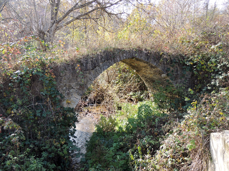 Мост Махтеса Арана (1663г.) в Автараноц, до того, как мы начали приводить его в порядок. Мост Махтеса Арана (1663г.) в Автараноц, до того, как мы начали приводить его в порядок.