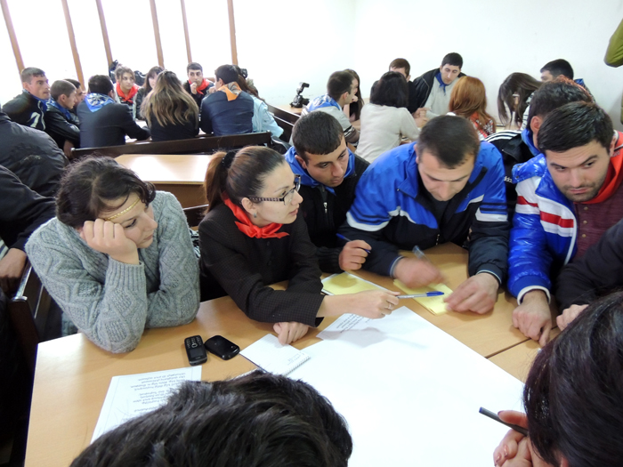 Вторая группа за рабочим заданием. Вторая группа за рабочим заданием.