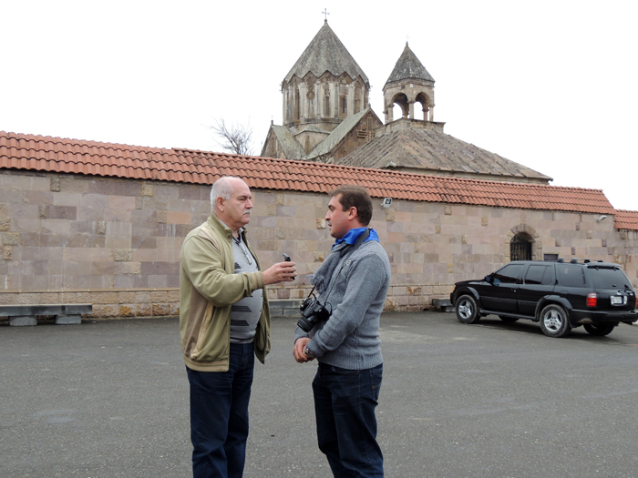 Беру интервью у начальника отдела по делам молодёжи минкультуры НКР Давида Гукасяна. Беру интервью у начальника отдела по делам молодёжи минкультуры НКР Давида Гукасяна.
