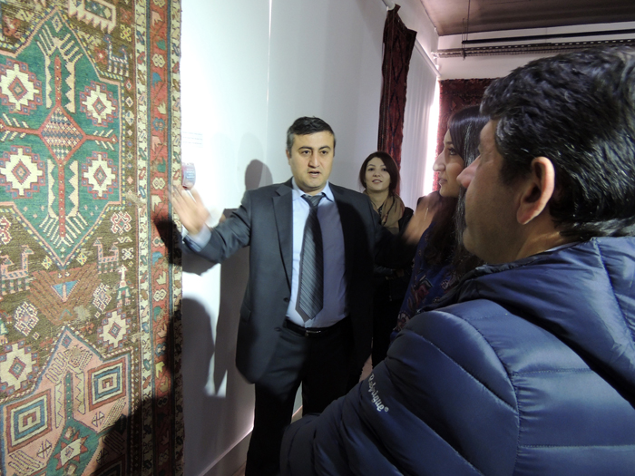 Музей ковров. Директор Асцатрян Давид подробно рассказывает о каждом экспонате. Музей ковров. Директор Асцатрян Давид подробно рассказывает о каждом экспонате.