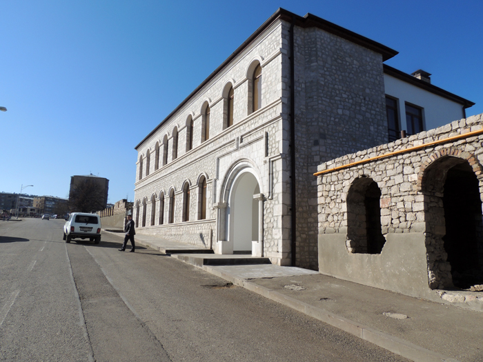 Здание музей ковров в г.Шиши. Здание музей ковров в г.Шиши.