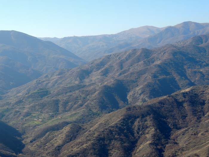 Ьлизлежащие горы вокруг Шуши. Ьлизлежащие горы вокруг Шуши.