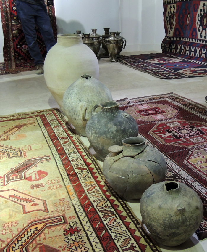 Старинный кувшины. Центр искусств. Старинный кувшины. Центр искусств.