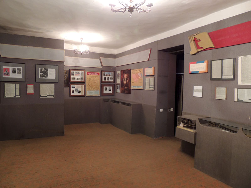 Стенды с фотографиями и документами до революции 1917г. и после. Стенды с фотографиями и документами до революции 1917г. и после.