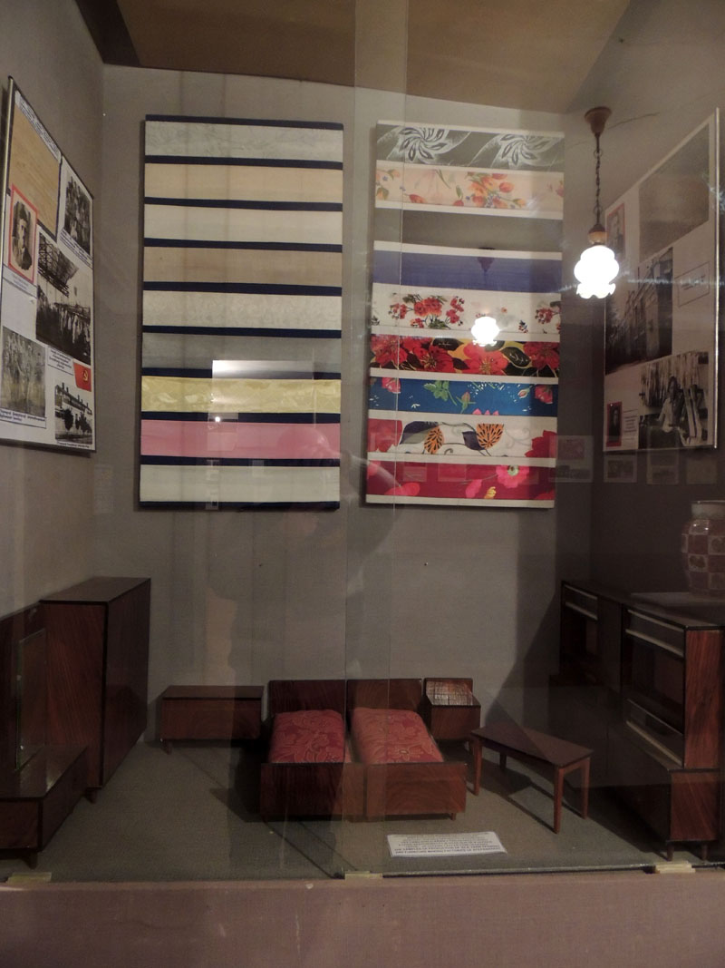 Продукция Каршёлккомбината в середине. Внизу продукия Степанакертской мебельной фабрики Продукция Каршёлккомбината в середине. Внизу продукия Степанакертской мебельной фабрики