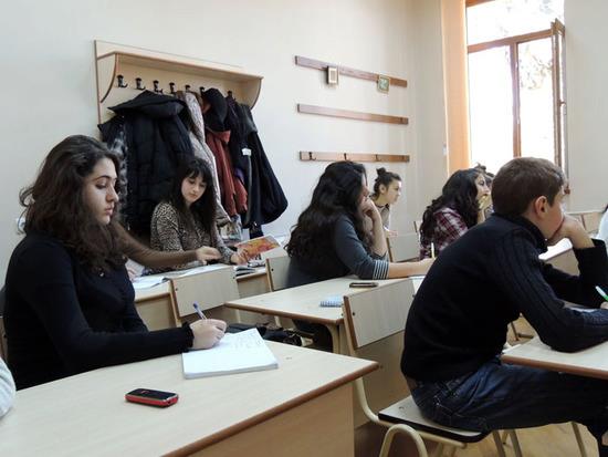 А это уже устоявшиеся дети. Через год им вступать во взрослую жизнь... А это уже устоявшиеся дети. Через год им вступать во взрослую жизнь...