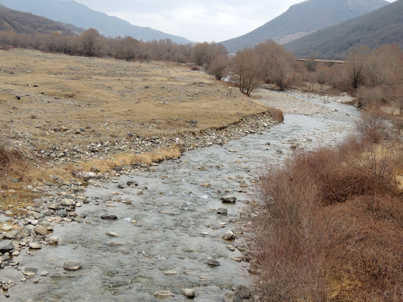 Обмельчавшая река Хаченакет. Обмельчавшая река Хаченакет.