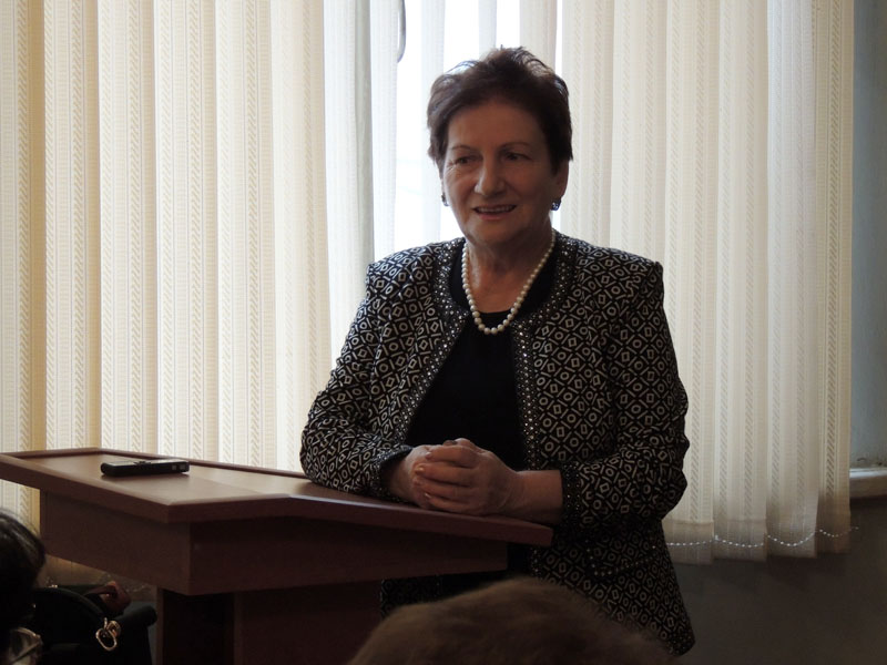 Эльмира Карапетян, дочь Сурена Карапетяна, бывшего директора библиотеки вспоминает эпизоды из жизни своего отца. Эльмира Карапетян, дочь Сурена Карапетяна, бывшего директора библиотеки вспоминает эпизоды из жизни своего отца.