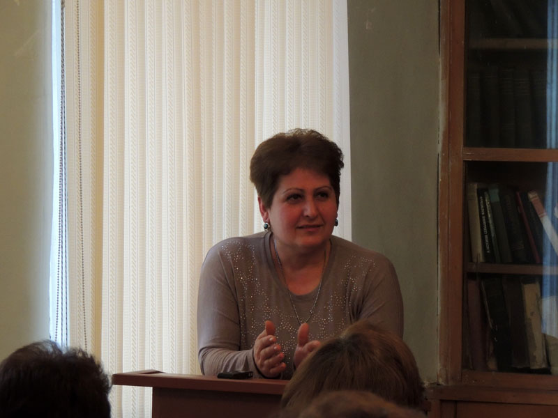 Нвард Алексанян, главный редактор общественного радио НКР вспоминает время, когда она ходила в эту библиотеку... Нвард Алексанян, главный редактор общественного радио НКР вспоминает время, когда она ходила в эту библиотеку...