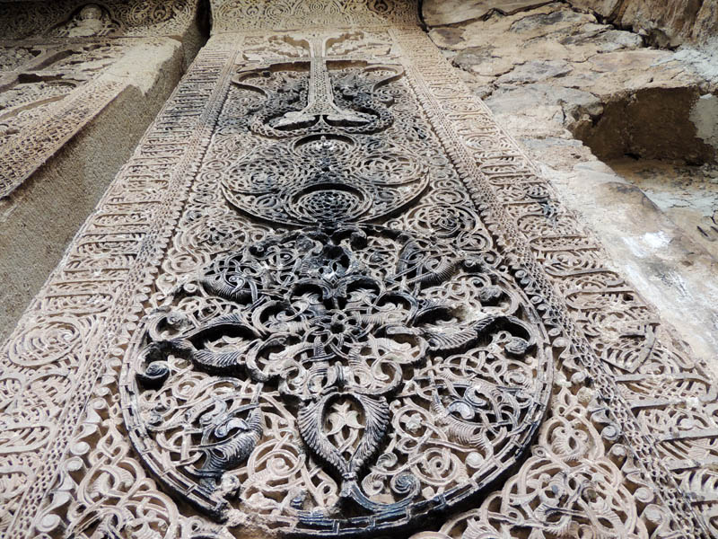 Монастырь Дадиванк (4-6 вв.). Хачкар. Монастырь Дадиванк (4-6 вв.). Хачкар.