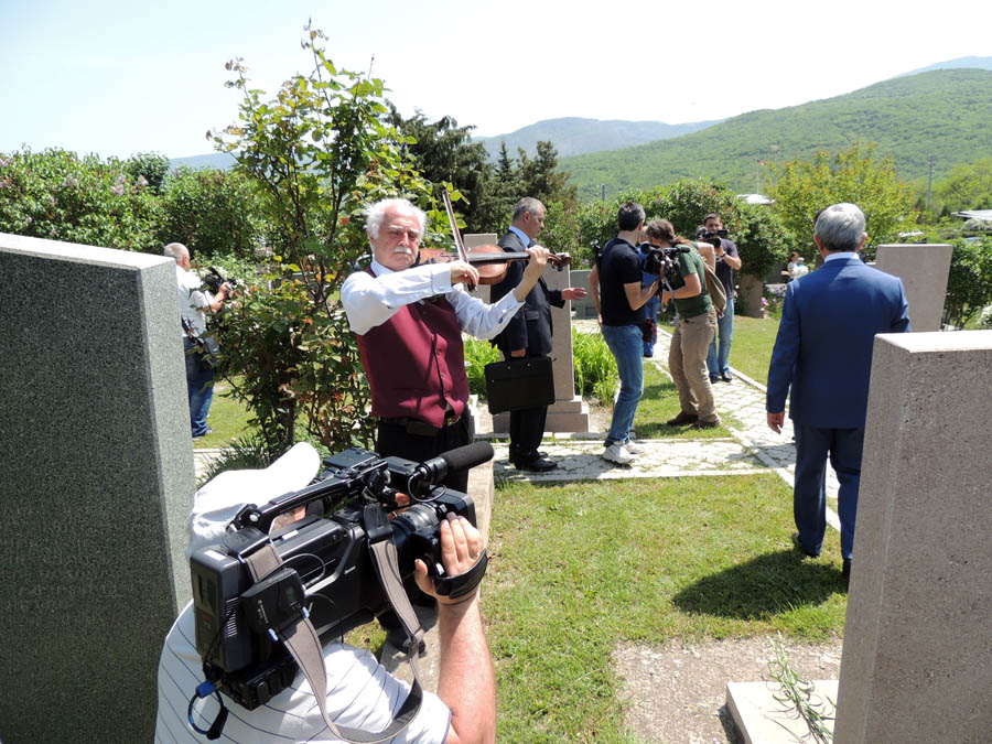 "Плач скрипка, плач..." Скрипач Боря... "Плач скрипка, плач..." Скрипач Боря...