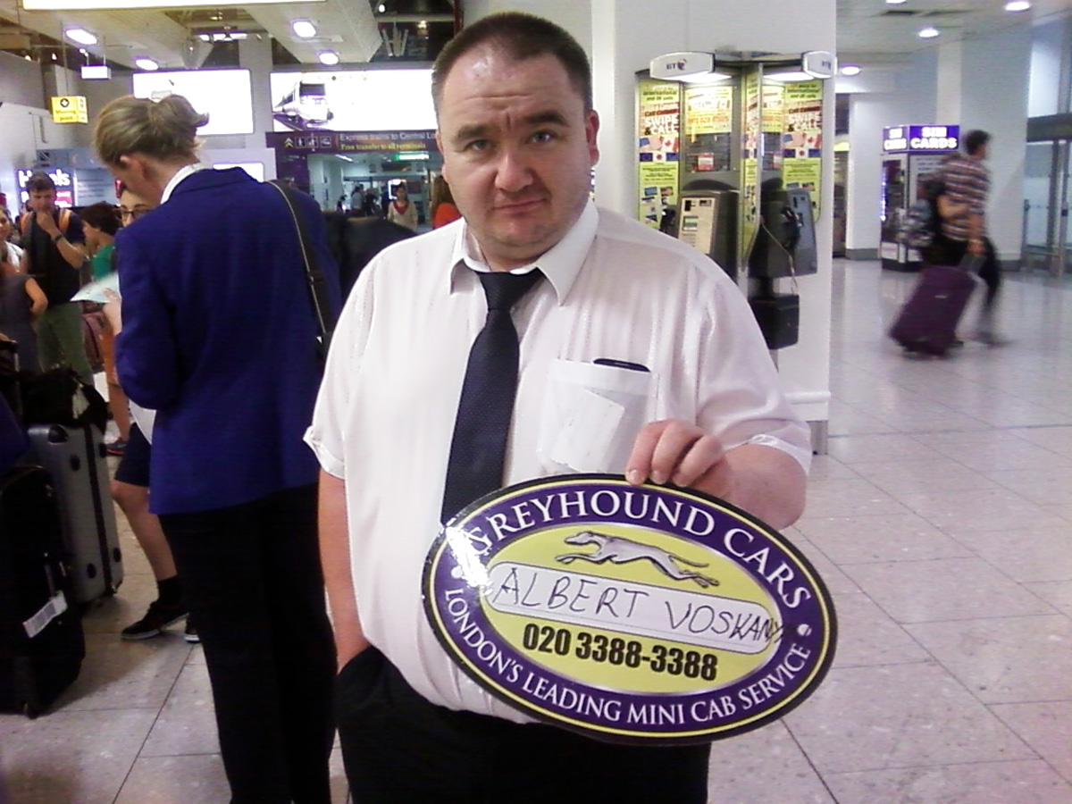 Этот мужик, уже конкретно, нас ожидает. Этот мужик, уже конкретно, нас ожидает.