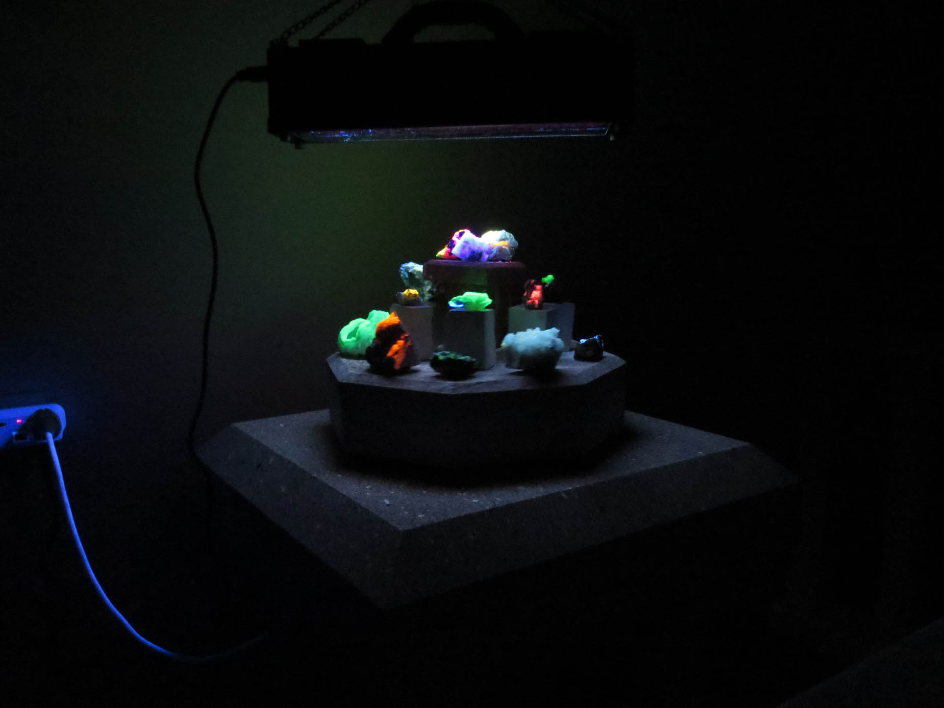 Прибор диагностики для определения минералов, в особенности для обнаружения месторождения нефти. После включения. Прибор диагностики для определения минералов, в особенности для обнаружения месторождения нефти. После включения.