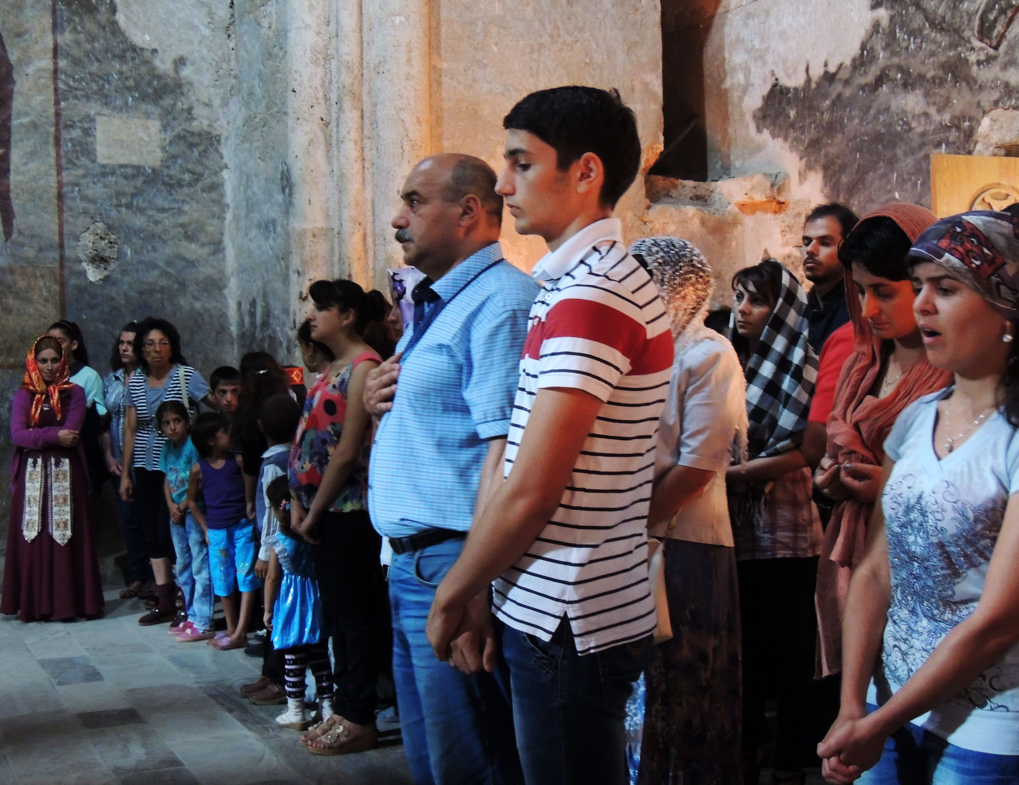 Идёт служба. Прихожане. Идёт служба. Прихожане.