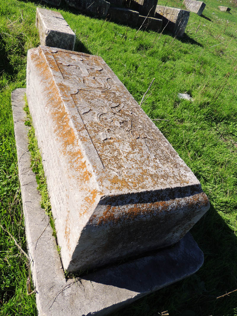 Могила Абисогом бека Пирумяна. Могила Абисогом бека Пирумяна.