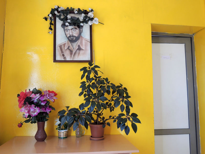 Фотография Артура Мартиросяна, именем которого названа школа. Фотография Артура Мартиросяна, именем которого названа школа.