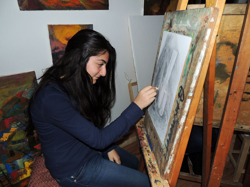 Анна, ученица 10 класса, хочет стать художником. Анна, ученица 10 класса, хочет стать художником.