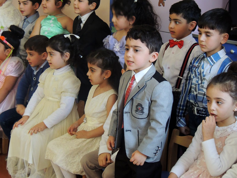 Арег читает стихи посвящённые маме. Арег читает стихи посвящённые маме.