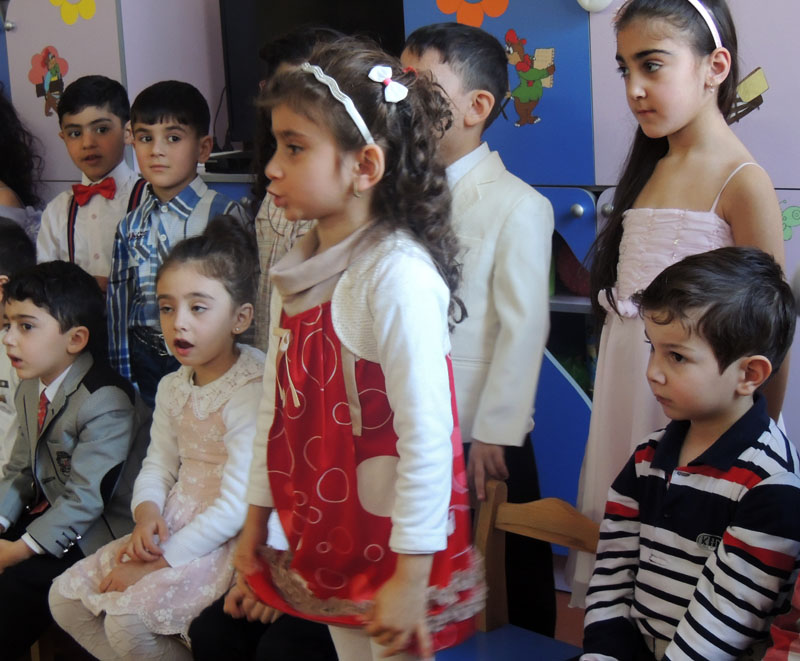 Лусине читает стихи посвящённые маме. Лусине читает стихи посвящённые маме.