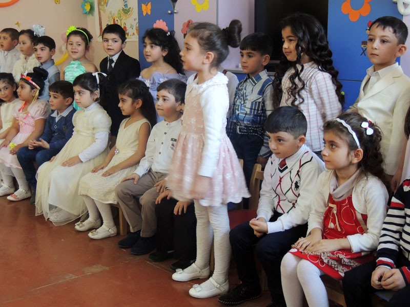 Милена читает стихи посвящённые маме. Милена читает стихи посвящённые маме.