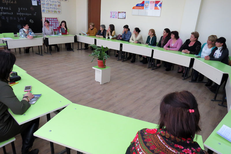 Часть участников круглого стола. Часть участников круглого стола.