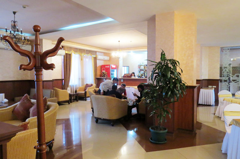 Эти ребята с города пришли выпить коньяк, кофе. Эти ребята с города пришли выпить коньяк, кофе.