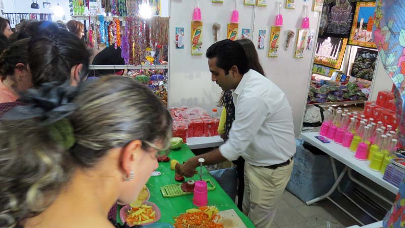 Ярмарка индийских товаров в Степанакерте. Ярмарка индийских товаров в Степанакерте.