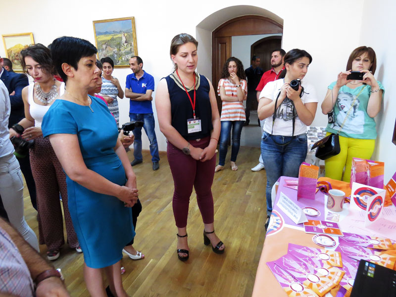 Ани Вирабян представляет работу молодёжного крыла партии Свободный Арцах. Степанакерт. Ани Вирабян представляет работу молодёжного крыла партии Свободный Арцах. Степанакерт.